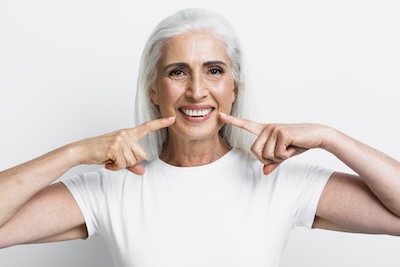 front-view-adult-woman-smiling